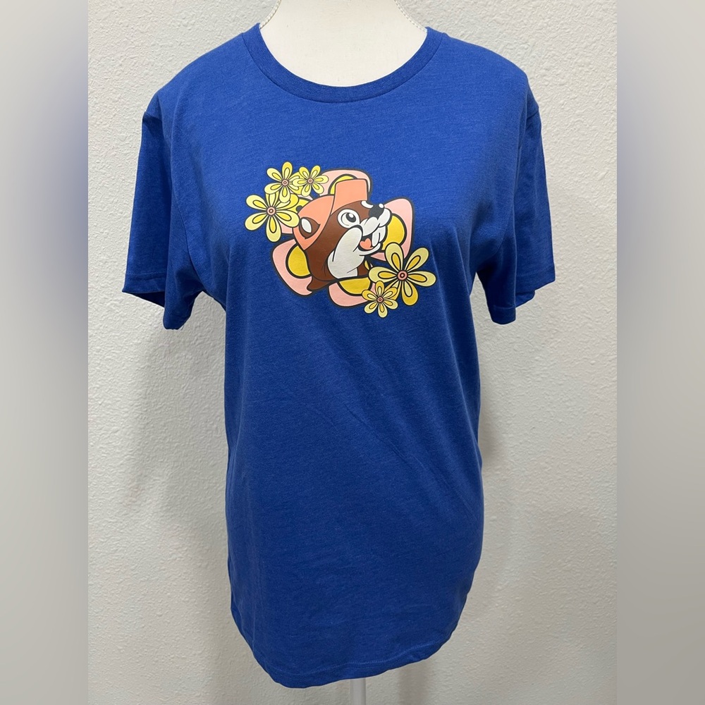 BUC-EES Just a Girl Who Loves Buc-ee’s Retro Graphic Shirt EUC - Picture 3 of 6